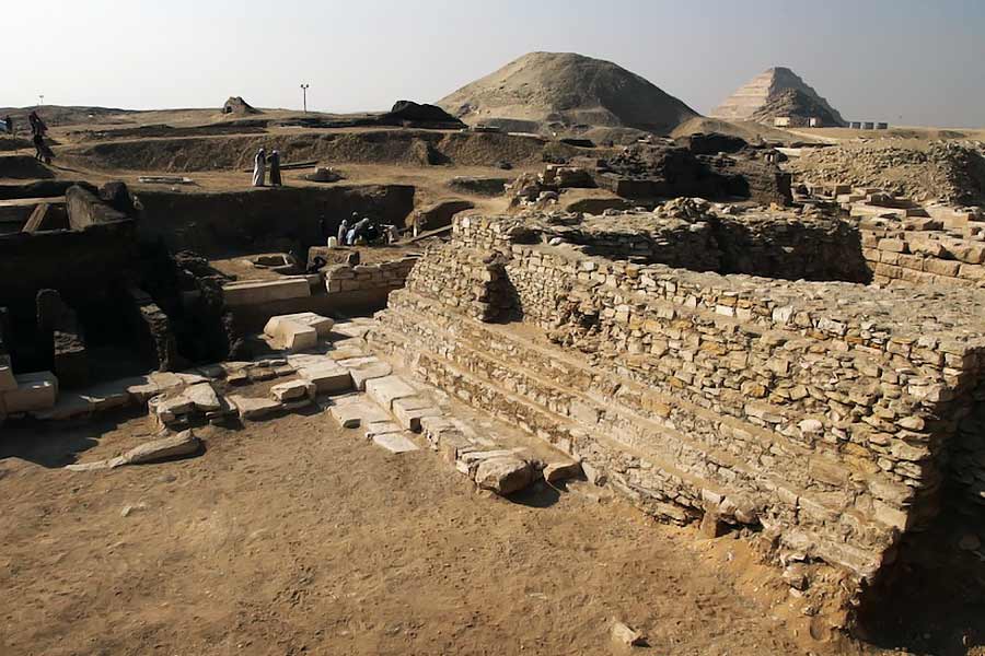 5000 years old wine jars found in Egyptian Queen’s Tomb while research