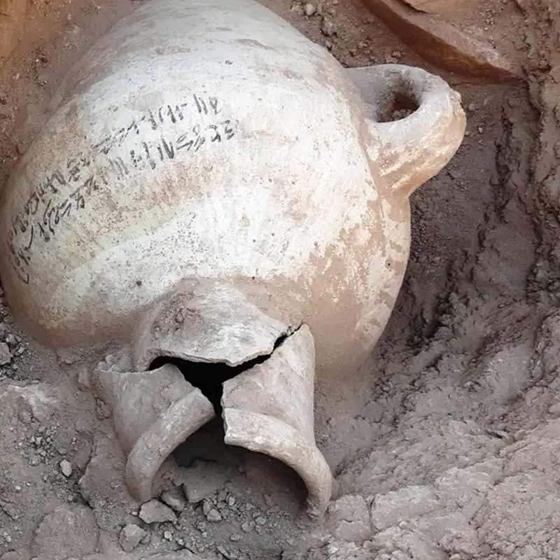 5000 years old wine jars found in Egyptian Queen’s Tomb while research