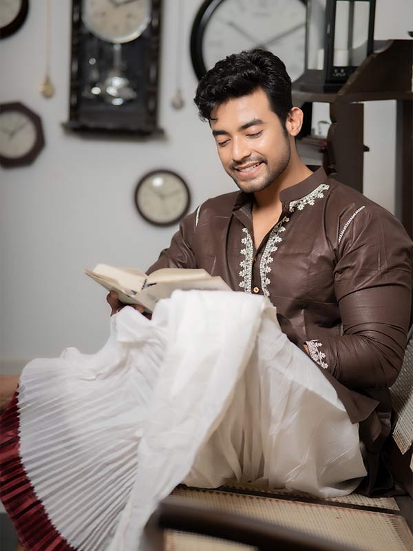 Tollywood Actor Ranojoy Bishnu Gears up for the Durga Puja 2023.