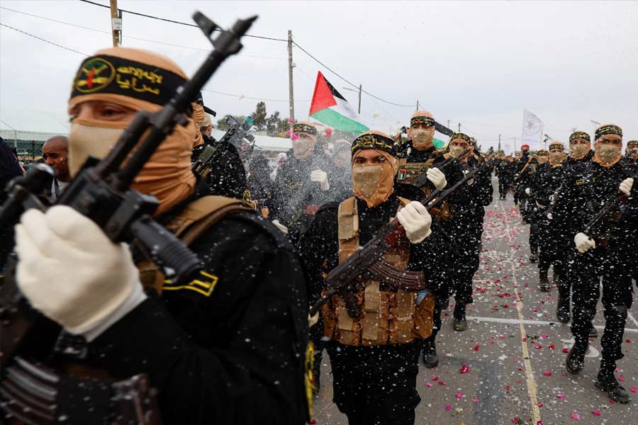 প্যালেস্তিনিয়ান ইসলামিক জিহাদ স্রেফ ‘লড়াইয়ের মাধ্যমে ইজ়রায়েলকে পৃথিবীর মানচিত্র থেকে মুছতে’ চায়। অন্য দিকে, ২০০৬ সালে প্যালেস্তাইনের সাধারণ নির্বাচনে জয়ী হয় হামাস। গৃহযুদ্ধের পর ২০০৭ সালে গাজ়ার একচ্ছত্র আধিপত্য কায়েম করে তারা।