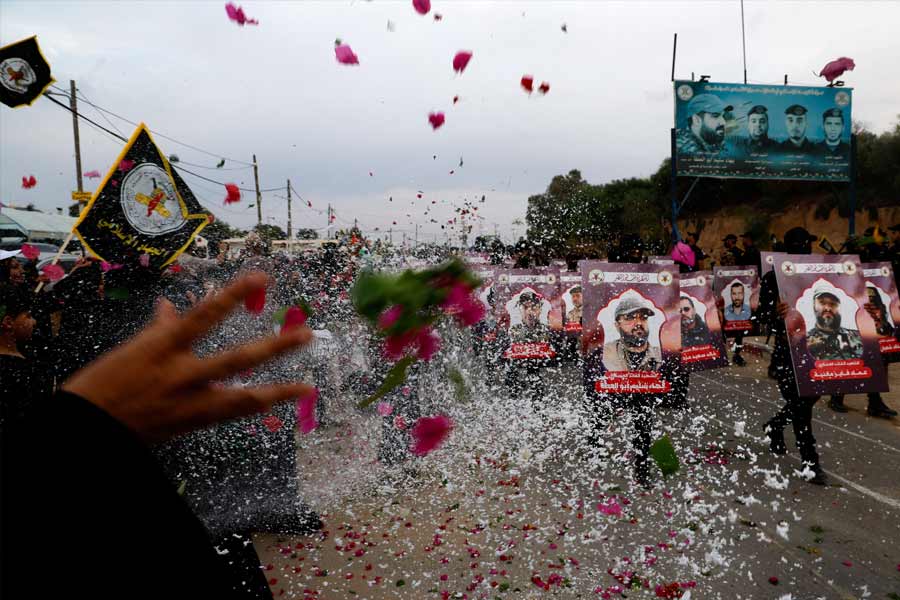 অন্য দিকে, মুসলিম ব্রাদারহুড প্যালেস্তিনীয় সঙ্কটের মোকাবিলা করতে ব্যর্থ, এমনটা ধরে নিয়েই আত্মপ্রকাশ করে প্যালেস্তিনিয়ান ইসলামিক জিহাদ। এই গোষ্ঠীর দুই প্রতিষ্ঠাতা হলেন ফাথি শাকাকি এবং আবাদাল-আজ়িজ আওয়াদা।
