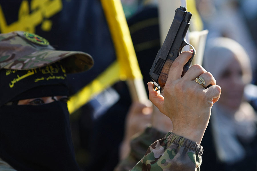 সংগঠনটির দুই প্রতিষ্ঠাতাই বিশেষ ভাবে অনুপ্রাণিত হয়েছিলেন আয়াতোল্লা রুহোল্লা খোমেনেই পরিচালিত ইরানি বিপ্লবের দ্বারা। যদিও ইরান কোনও দিনই বিশেষ গুরুত্ব দেয়নি প্যালেস্তিনিয়ান ইসলামিক জিহাদকে।