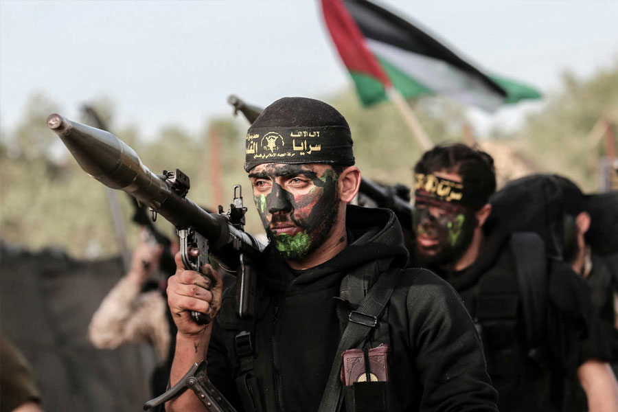 আমেরিকা মনে করে যে হামাস এবং লেবাননের সন্ত্রাসবাদী সংগঠন হেজ়বোল্লার মতোই ইসলামিক জেহাদ সংগঠনটিকেও অর্থ এবং অস্ত্র দিয়ে সাহায্য করে ইরান। ইজ়রায়েল গাজ়ার দখল নেওয়ার পর অবশ্য সংগঠনটির সব সদস্যকে লেবাননে চলে যেতে বাধ্য করে।