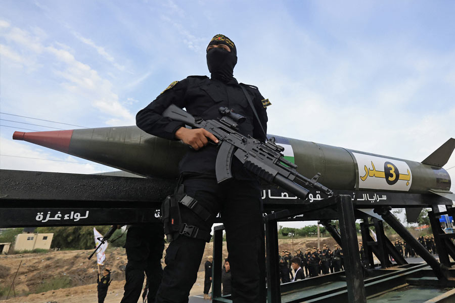 গাজ়া ভূখণ্ডে হামাসের সঙ্গে সহাবস্থান করলেও প্যালেস্তিনিয়ান ইসলামিক জিহাদ বহু ক্ষেত্রেই স্বাধীন এবং স্বতন্ত্র ভাবে কাজ করে থাকে। হামাস ইজ়রায়েলের বিরুদ্ধে অনেক সাবধানে পা ফেলার পক্ষপাতী। কিন্তু ইসলামিক জিহাদ সংগঠনটির ইজ়রায়েল-বিরোধী অবস্থান আরও বেশি কড়া এবং চরম।