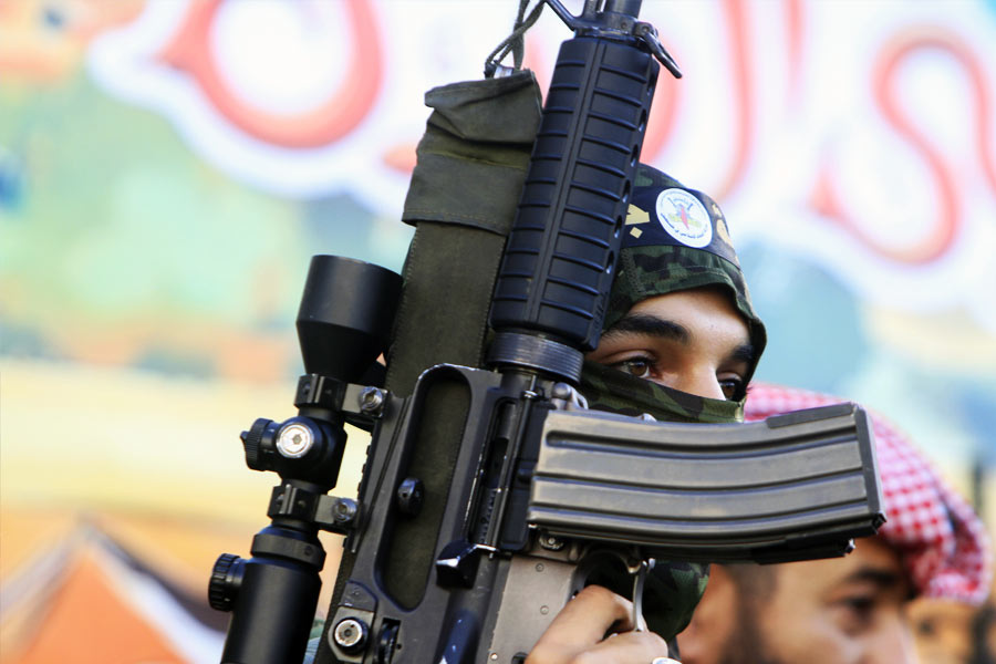 সাম্প্রতিক অতীতে ইজ়রায়েল-হামাস সংঘাতে বহু ক্ষেত্রেই মুখ্য ভূমিকা নিয়েছে প্যালেস্তিনিয়ান ইসলামিক জিহাদ। কৌশল হিসাবেই কিছুটা নেপথ্যে থেকেছে হামাস। আমেরিকার তরফে ‘সন্ত্রাসবাদী সংগঠন’-এর তকমা পাওয়া ইসলামিক জিহাদ ১৯৮৭ থেকে ২০০৩ সাল পর্যন্ত বহু আত্মঘাতী হামলায় ইজ়রায়েলিদের হত্যা করেছে।