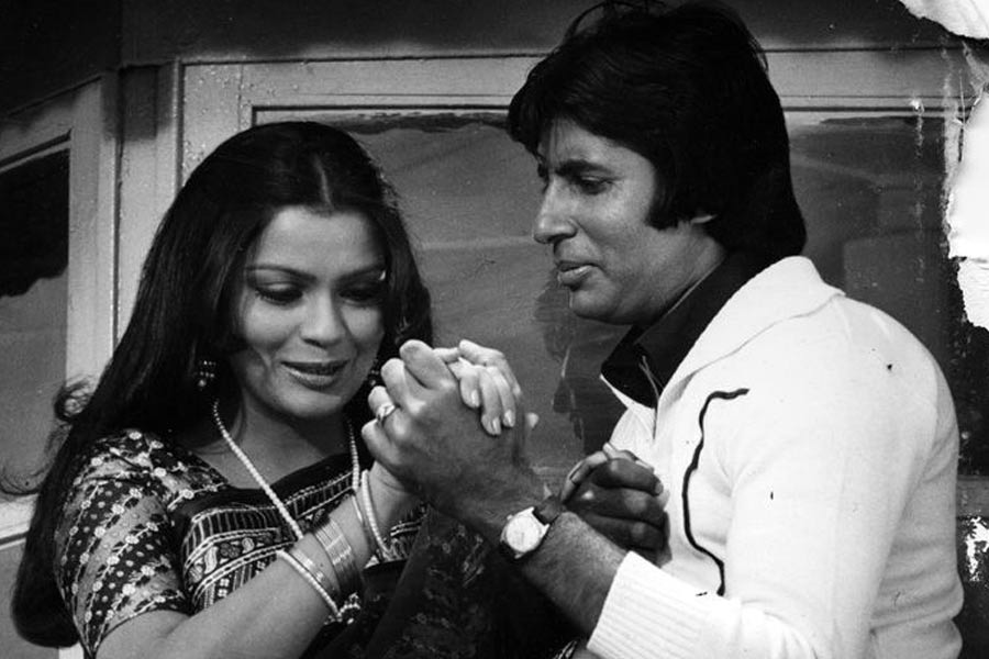 Zeenat Aman and Amitabh Bachchan