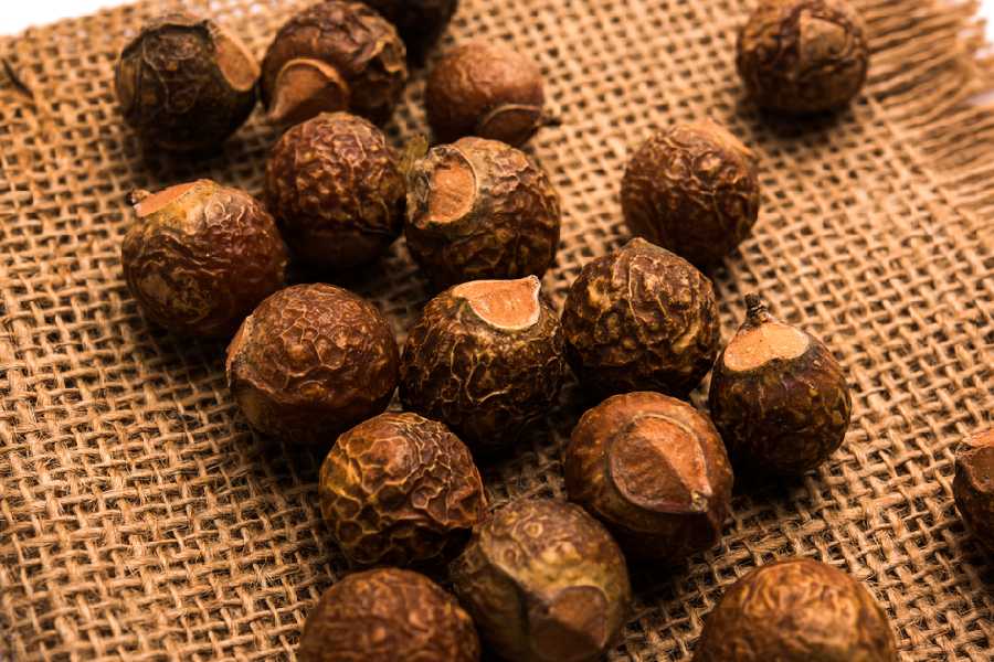 Five ways to use Reetha for cleaning purpose.