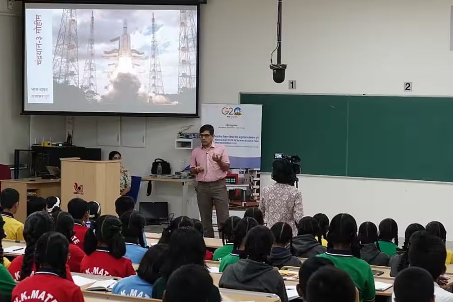 Students are watching Chandrayan 3 launch.