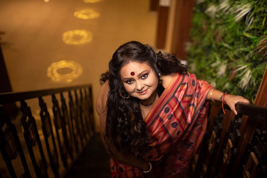 অনেকেই বলেন মোটা হলে এটা মানায় না ওটা মানায় না! কোনও নেতিবাচক মন্তব্যে কান না দিয়ে ভারী গয়না পরুন, দেখবেন পুজোর সাজ একেবারে জমে গিয়েছে।  