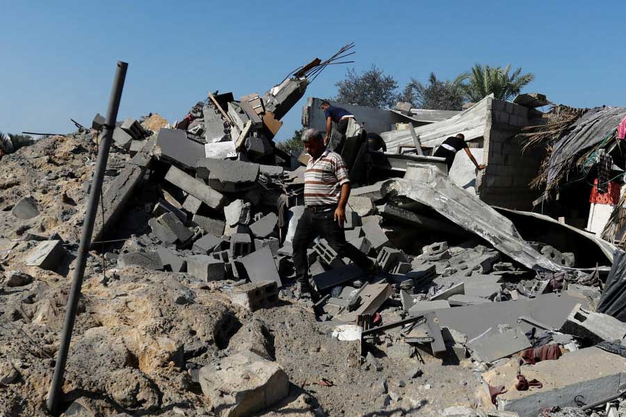 ব্লুমবার্গের প্রতিবেদন অনুযায়ী, গত ৭ অক্টোবর হামাসের সঙ্গে সংঘর্ষ শুরু হওয়ার পর আমেরিকার সংস্থা বোয়িং ইজ়রায়েলকে এক হাজার ‘স্মার্ট বম্ব’ সরবরাহ করেছে। এ ছাড়াও ইজ়রায়েলের কাছে নিজেদের তৈরি ‘স্পাইস বম্ব’ও রয়েছ। এই ‘স্পাইস বম্ব’ও স্মার্ট বম্ব গোত্রের মধ্যেই।