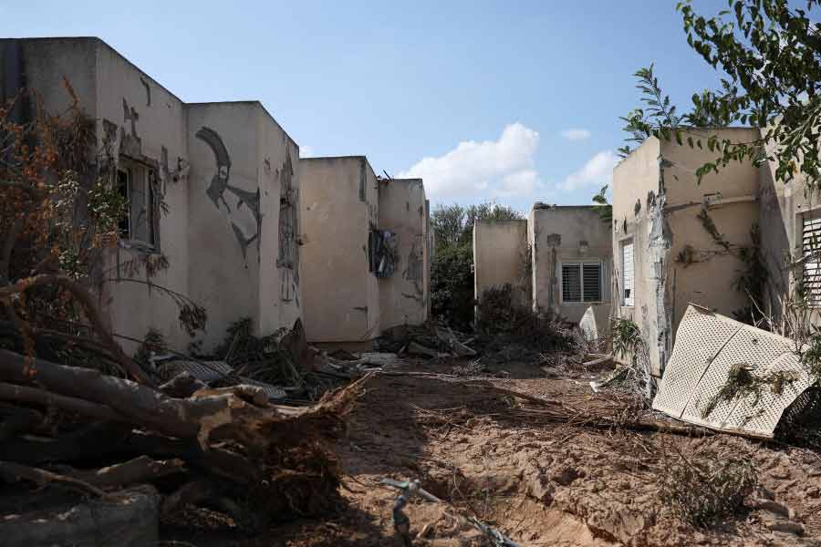 এক একটি বোমার ওজন ছিল ৪৫০ কেজি। জায়রোস্কোপিক অটোপাইলটের সঙ্গে এই বোমা জুড়ে দেওয়া হয় যাতে লক্ষ্যবস্তু লক্ষ্যভ্রষ্ট না হয় এবং নিখুঁত ভাবে তাতে হামলা করতে পারে। উচ্চতা, হাওয়ার গতিবেগ এবং বাতাসের চাপ— সব দিক লক্ষ রেখে এই বোমা ফেলা হয়।