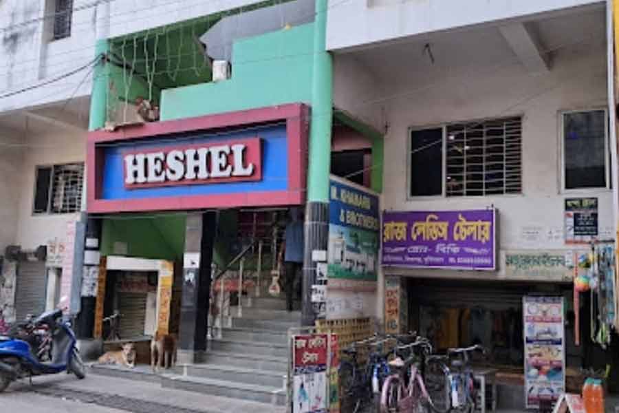 জিয়াগঞ্জে অরিজিৎ সিংহের পারিবারিক রেস্তরাঁ ‘হেঁশেল’।