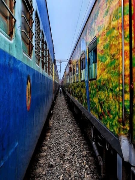 Why general coaches are at the front and back and AC coaches in the middle dgtl