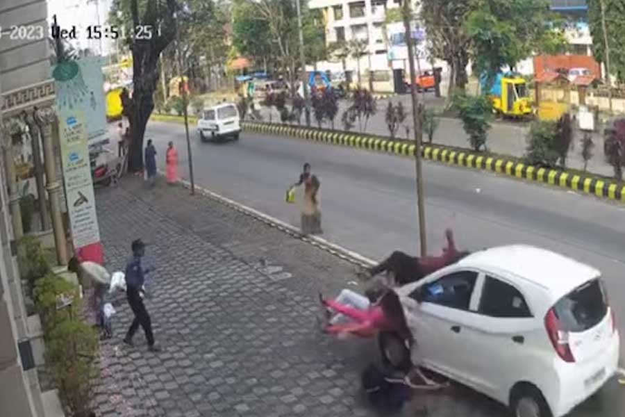 Mangaluru woman killed and four injured as car plows into pedestrians in Karnataka