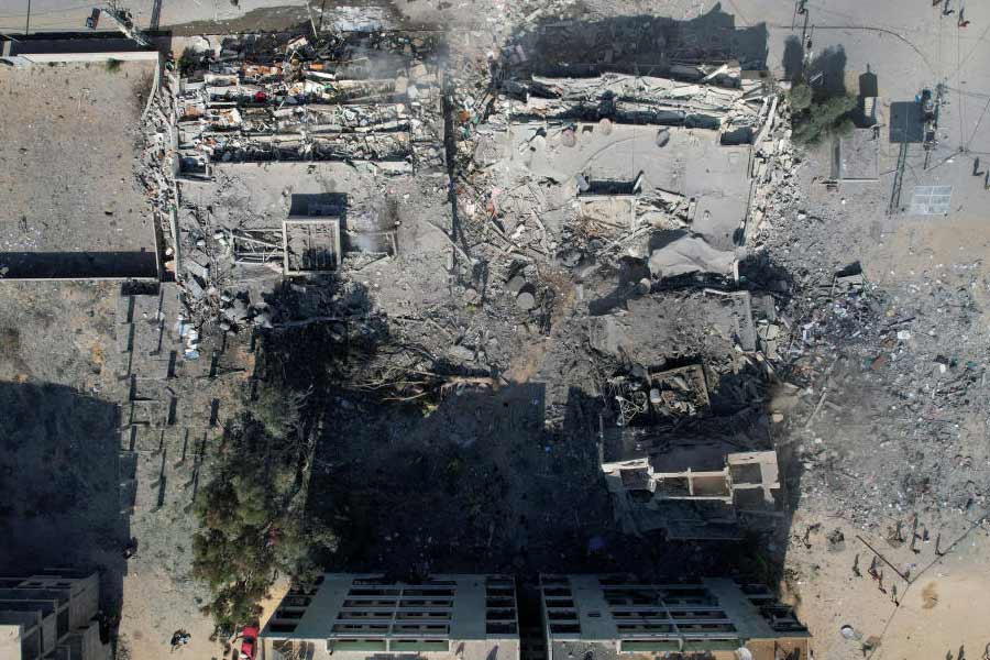 হামাস-ইজ়রায়েল সংঘাত নিয়ে কার্যত দুই মেরুতে বিভক্ত হয়ে গিয়েছে গোটা বিশ্ব। ভারতের ঘরোয়া রাজনীতিতেও এই নিয়ে দেখা গিয়েছে আড়াআড়ি বিভাজন।