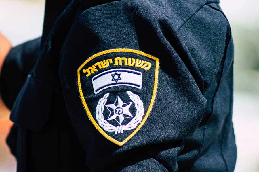 সংস্থাটিতে রয়েছে দেড় হাজার জনেরও বেশি প্রশিক্ষিত বস্ত্রশিল্পী। স্কুল-কলেজের পড়ুয়াদের পাশাপাশি সংস্থাটির তৈরি পোশাকের ক্রেতা ইজ়রায়েলি সেনাও।