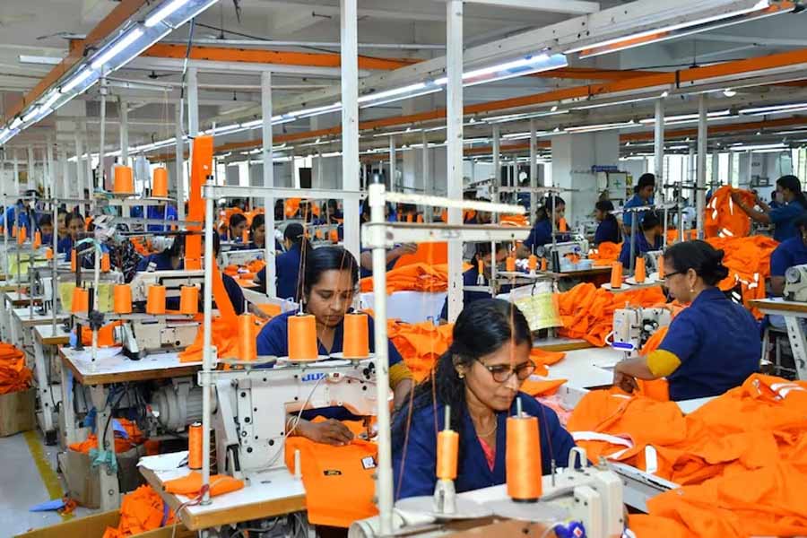 প্রতি বছর ইজ়রায়েল পুলিশের জন্য এক লক্ষ পোশাক পাঠায় ‘মারিয়ান অ্যাপারেল প্রাইভেট লিমিটেড’। চলতি বছরের ডিসেম্বর মাসের আর এক দফায় তেল আভিভে পোশাক পাঠাবে সংস্থাটি।