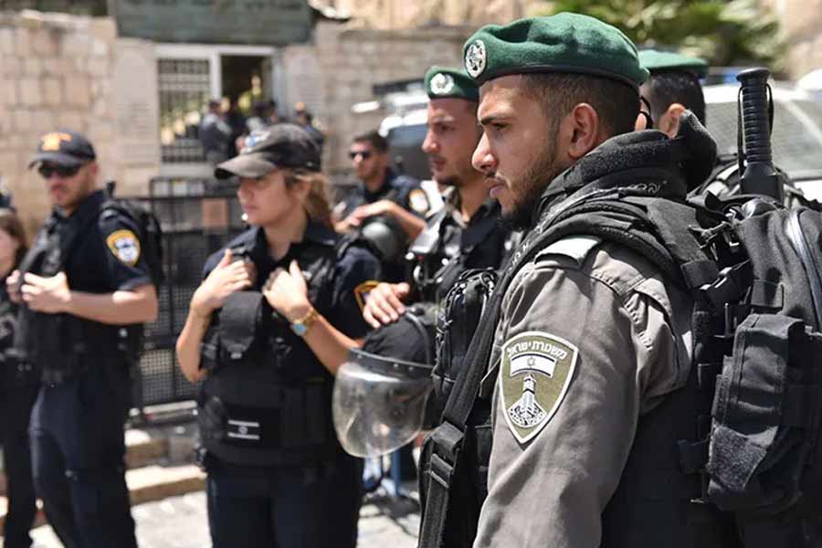 সংবাদ সংস্থা পিটিআইকে ওলিক্কল জানিয়েছেন, নভেম্বরের শেষেই পোশাক সেলাইয়ের কাজ শেষ হয়ে যাবে। ডিসেম্বরে পোশাক পাড়ি দেবে ইজ়রায়েলে।