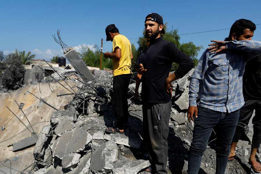 যুদ্ধের কারণে অতিরিক্ত বরাত পেলেও ওলিক্কল চান, চলতি সংঘাত দ্রুত বন্ধ হোক। নিরীহ সাধারণ মানুষের প্রাণহানি বন্ধ হোক।