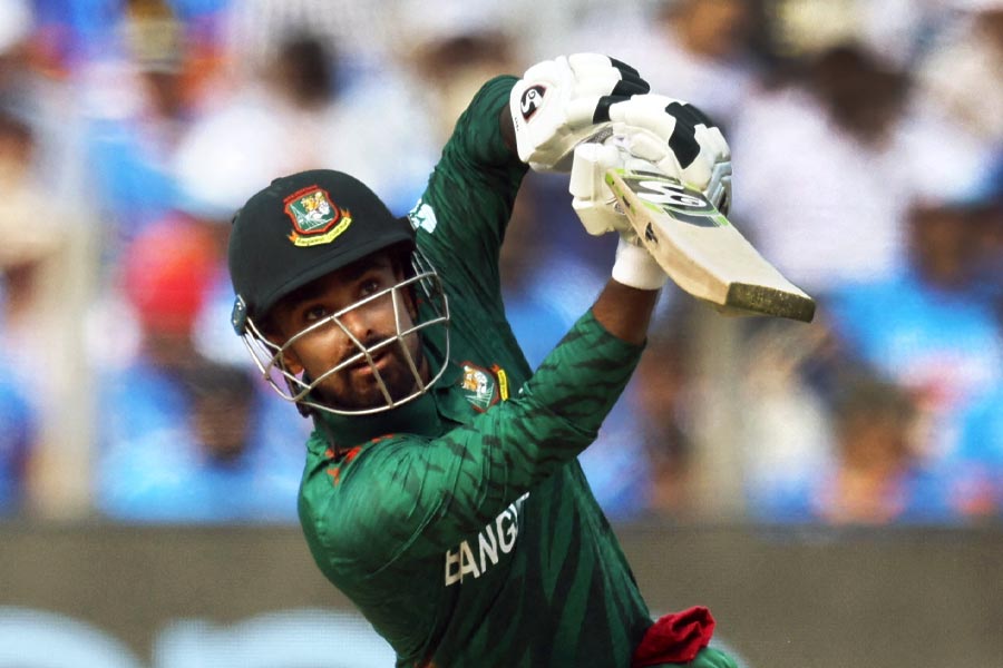 শুরুটা অবশ্য ভালই করেছিলেন নাজমুলরা। টসে জিতে বাংলাদেশ প্রথমে ব্যাটিং করার সিদ্ধান্ত নেয়। তাদের ওপেনিং জুটি ভারতের বোলারদের কালঘাম ছুটিয়ে দিয়েছিল। 