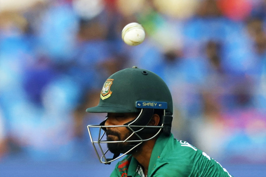 বাংলাদেশের আর কোনও বোলারই আগুন ঝরাতে পারেননি। তাঁদের সহজেই খেলেছেন ভারতীয় ব্যাটারেরা। 