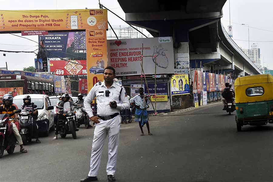 Kolkata Traffic Update on Sasthi during Durga Puja days in Kolkata