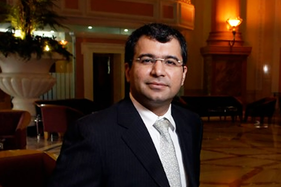 ‘হলফনামা’য় আরও বলা হয়েছে, মাঝেমাঝেই নানা আব্দার আসত ব্যবসায়ীর কাছে। দাবি থাকত বিলাসবহুল সামগ্রী, দিল্লির সরকারি বাসভবন সংস্কার করিয়ে দেওয়া, ছুটি কাটানো বা বেড়ানোর খরচের। 