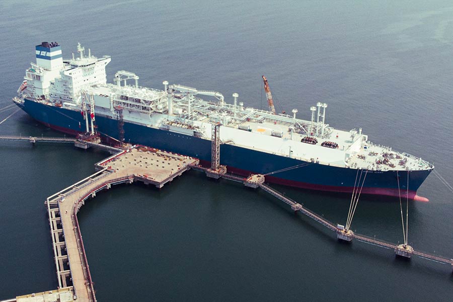 তেল এবং প্রাকৃতিক গ্যাসের পরিকাঠামো সংস্থা ‘এইচ-এনার্জি’রও চেয়ারম্যান দর্শন। এ ছাড়া আরও বেশ কয়েকটি সংস্থার চেয়ারম্যান হিসাবে দায়িত্ব পালন করছেন তিনি।