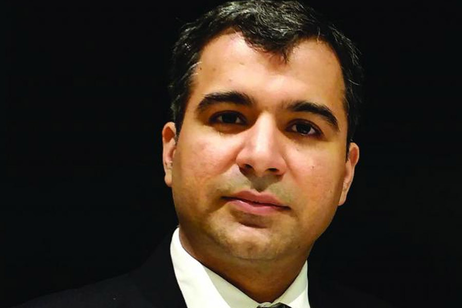 দর্শনের লিঙ্কডিন প্রোফাইল অনুযায়ী, তিনি নিউ ইয়র্কের ‘রচেস্টার ইনস্টিটিউট অফ টেকনোলজি’ থেকে প্রথমে বিজ্ঞানে স্নাতক হন। পরে এমবিএ করেন।