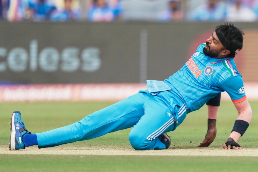 বাংলাদেশের বিরুদ্ধে ভারতের বোলারদের পরিসংখ্যান মোটের উপর ভাল। এই ম্যাচেই হার্দিক পাণ্ড্য চোট পান। মাত্র তিনটি বল তিনি করতে পেরেছিলেন। চোটের কারণে বিশ্বকাপ থেকেই ছিটকে যান হার্দিক। আনন্দবাজার অনলাইনের বিচারে এই ম্যাচে ভারত পাচ্ছে ৯।