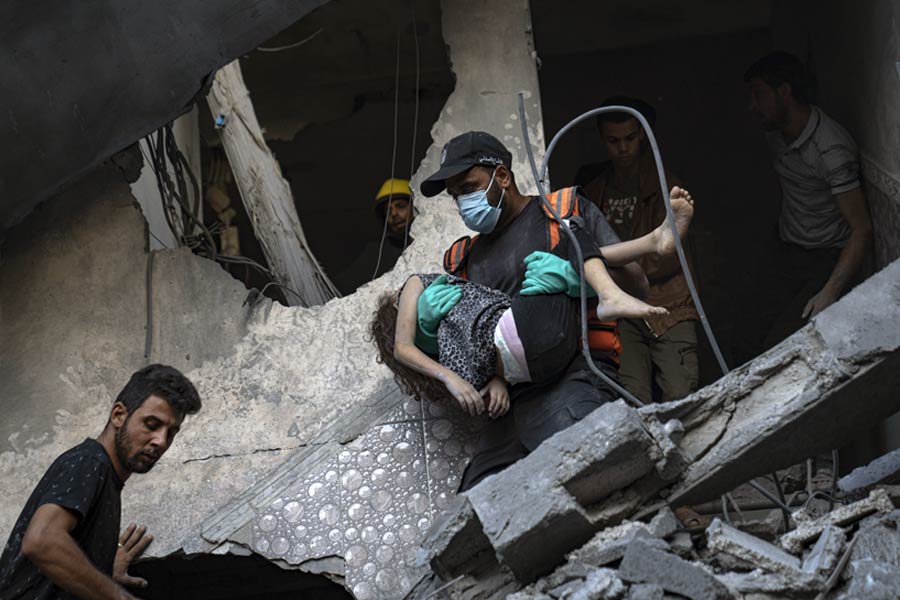 তবে ভূগোলের থেকেও গাজ়া এবং ওয়েস্ট ব্যাঙ্কের মধ্যে সবচেয়ে বেশি অমিল তাদের অভ্যন্তরীণ রাজনীতিতে। ২০০৭ সাল থেকেই গাজ়ায় নিরঙ্কুশ কর্তৃত্ব কায়েম করেছে প্যালেস্তিনীয় সশস্ত্র সংগঠন হামাস।