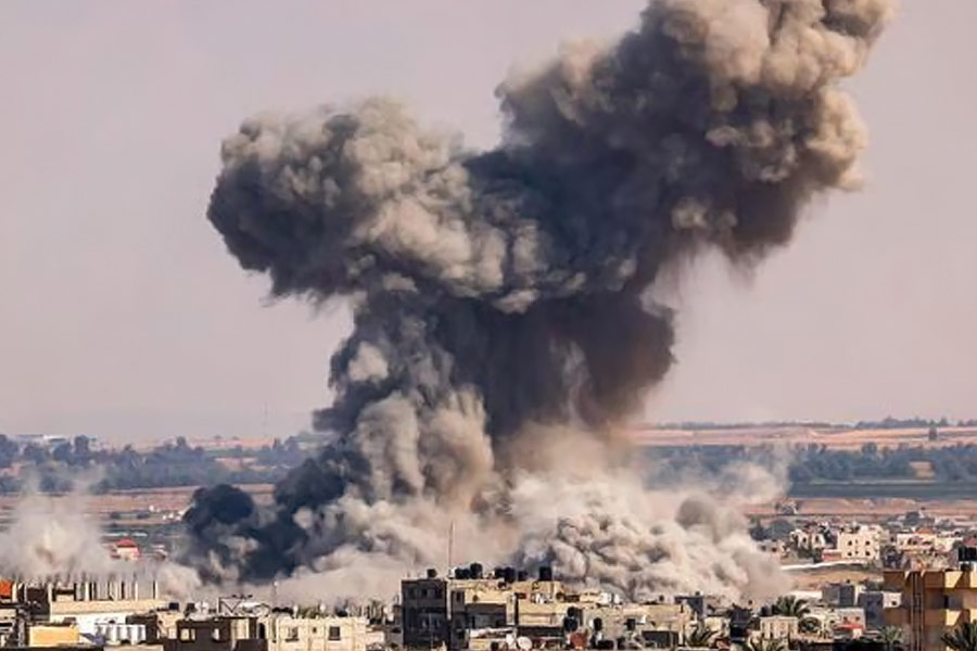 অন্য দিকে, ওয়েস্ট ব্যাঙ্কে ক্ষমতায় রয়েছে প্যালেস্তিনীয় অথরিটি (পিএ)। ভারত-সহ পশ্চিমের অধিকাংশ দেশই প্যালেস্তিনীয়দের একমাত্র প্রতিনিধি সংগঠন হিসাবে এই পিএ-কেই স্বীকৃতি দিয়ে থাকে।