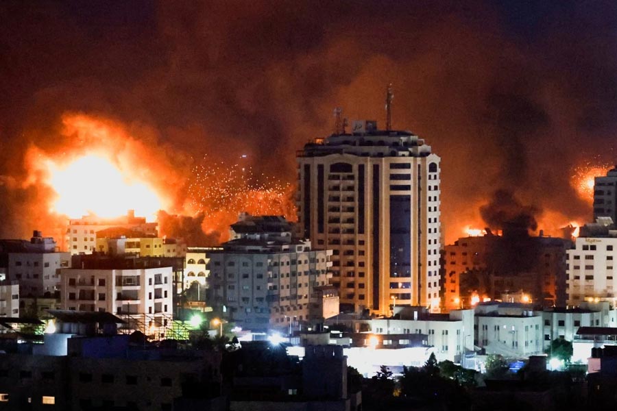 ১৯৬৭ সালের আরব-ইজ়রায়েল যুদ্ধে প্যালেস্তিনীয় অধ্যুষিত গাজ়া এবং ওয়েস্ট ব্যাঙ্কের দখল নিয়েছিল ইজ়রায়েল। কিন্তু ঘরে-বাইরে চাপের মুখে ওয়েস্ট ব্যাঙ্ক দখলে রাখলেও গাজ়ার অধিকার ছাড়তে বাধ্য হয় ইজ়রায়েল।