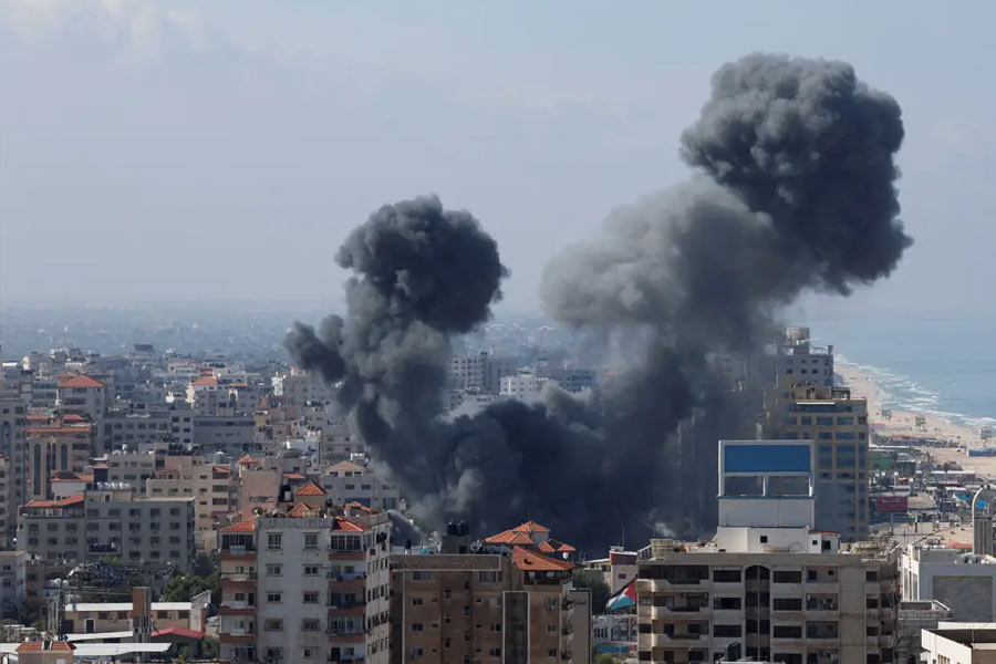 খানিক ব্রিটিশ উপনিবেশবাদের মতোই ‘বিভাজন এবং শাসন’ নীতির উপরে ভরসা রাখতে শুরু করে তেল আভিভ। ফাতাহ্ এবং হামাসের মধ্যে রাজনৈতিক ভারসাম্য রক্ষাতেও তৎপর হয়ে ওঠে ইজ়রায়েল।