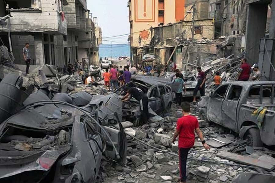 তবে হামাস কেবল যুদ্ধ নয়, সামাজিক-রাজনৈতিক ভাবেও গাজ়ার বাসিন্দাদের মধ্যে নিজেদের প্রভাব বিস্তার করেছে। তারা চায় লড়াইয়ের মাধ্যমে ইজ়রায়েল রাষ্ট্রের উচ্ছেদ ঘটাতে।