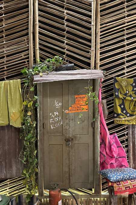 থিম : ভাত কাপড়।  থিম শিল্পী : অদিতি চক্রবর্তী। প্রতিমা শিল্পী : অদিতি চক্রবর্তী ও রাজেশ মণ্ডল।  কী ভাবে যাবেন : বেহালা থানার বিপরীতে বনমালী নস্কর রোড। সেই রাস্তায় ঢুকে মিনিট পাঁচেক হাঁটলেই হরিসভা ময়দান। এই ময়দানেই রয়েছে বেহালা ক্লাবের পুজো মণ্ডপ।  এই প্রতিবেদনটি ‘আনন্দ উৎসব’ ফিচারের একটি অংশ।