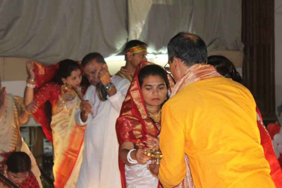 ২০১১ সালে এখানকার বাঙালিরা দুর্গাপুজো শুরু করেন। পাঁচটি বাঙালি পরিবার মিলে এখানে প্রথমে পুজো শুরু করেন। ২০১৮ সালে এই রাষ্ট্রে বাঙালি সংগঠন তৈরি হয়।