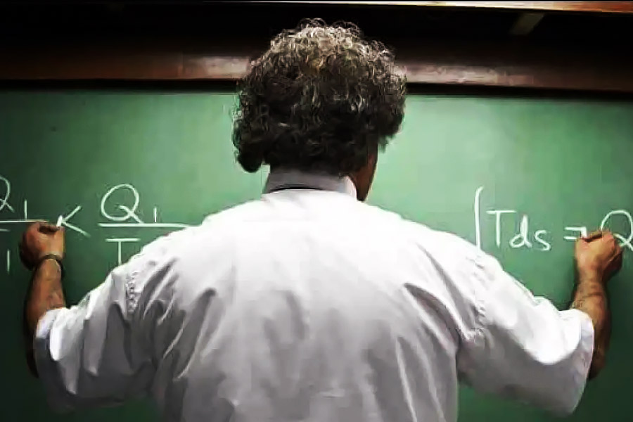 Veena Vadini Public School is the only ambidextrous school in India where students can write using both hands together