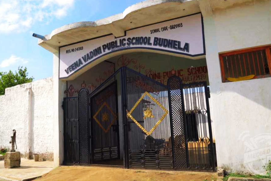 Veena Vadini Public School is the only ambidextrous school in India where students can write using both hands together