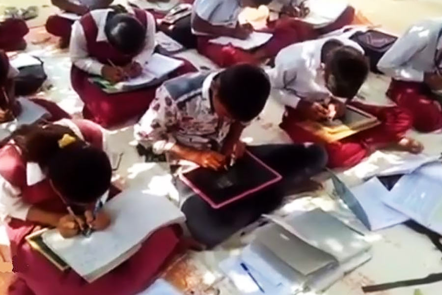 Veena Vadini Public School is the only ambidextrous school in India where students can write using both hands together