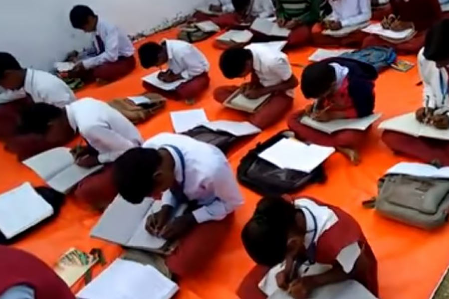 Veena Vadini Public School is the only ambidextrous school in India where students can write using both hands together