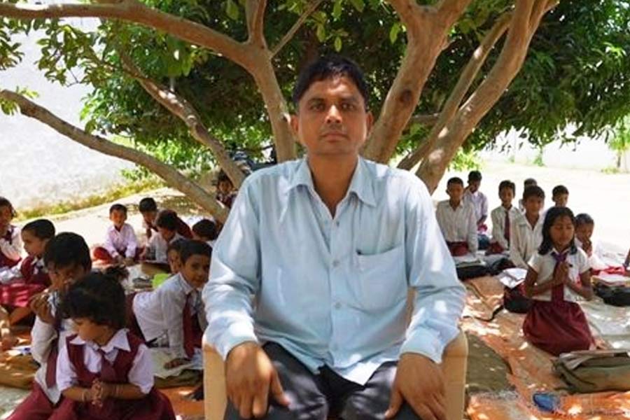 Veena Vadini Public School is the only ambidextrous school in India where students can write using both hands together