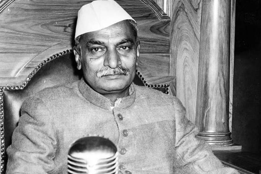 Veena Vadini Public School is the only ambidextrous school in India where students can write using both hands together