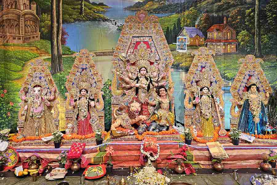 Stories and experiences about Durga Puja festivities in foreign lands