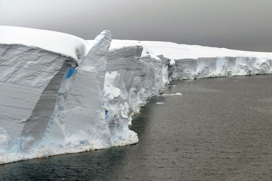 প্রতিবেদন অনুযায়ী, এই হিমবাহটি সময়ের তুলনায় অনেক দ্রুত গলছে। আর সেই কারণেও বিজ্ঞানীদের কপালে চিন্তার ভাঁজ দেখা দিয়েছে।