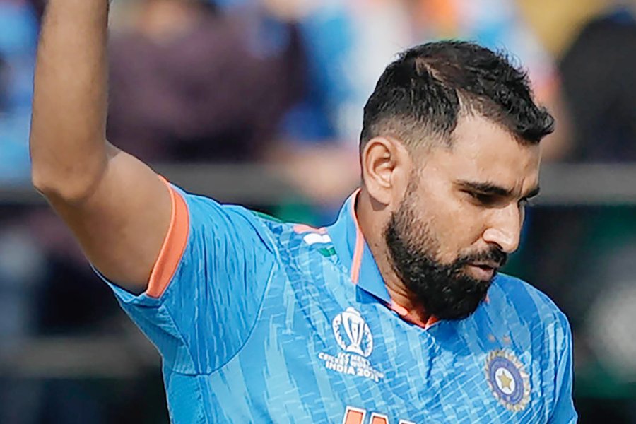 তবে ভারতীয় পেসার পায়েলের এই প্রস্তাবের কোনও উত্তর দেননি। এমনিতে তিনি সমাজমাধ্যমে খুব একটা সক্রিয় নন। দল জিতলে মাঝেমধ্যে পোস্ট করেন। মাঝেমধ্যে কোনও উৎসব উদ্‌যাপনের ছবিও দেন।