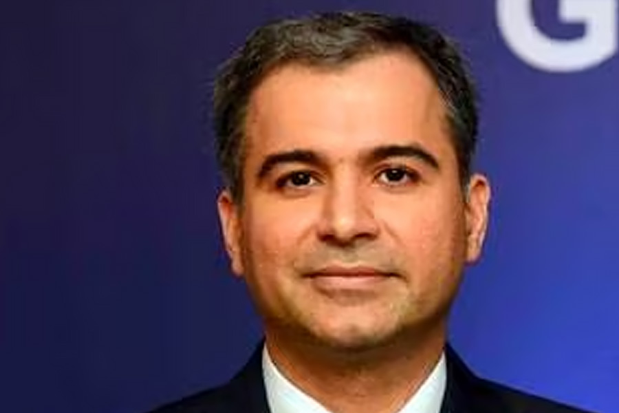 মহুয়ার প্রাক্তন বন্ধু দেহদ্রাইয়ের দাবি, ২০২১ সালে দিল্লির জনকপুরীর বাসিন্দা জনৈক এবি বহুগুনার কাছ থেকে ‘হেনরি’কে কিনেছিলেন তিনি। বিনিময়ে ৭৫ হাজার টাকা দিয়েছিলেন। প্রথমে ১০ হাজার এবং পরের ধাপে ৬৫ হাজার টাকা দেন তিনি।