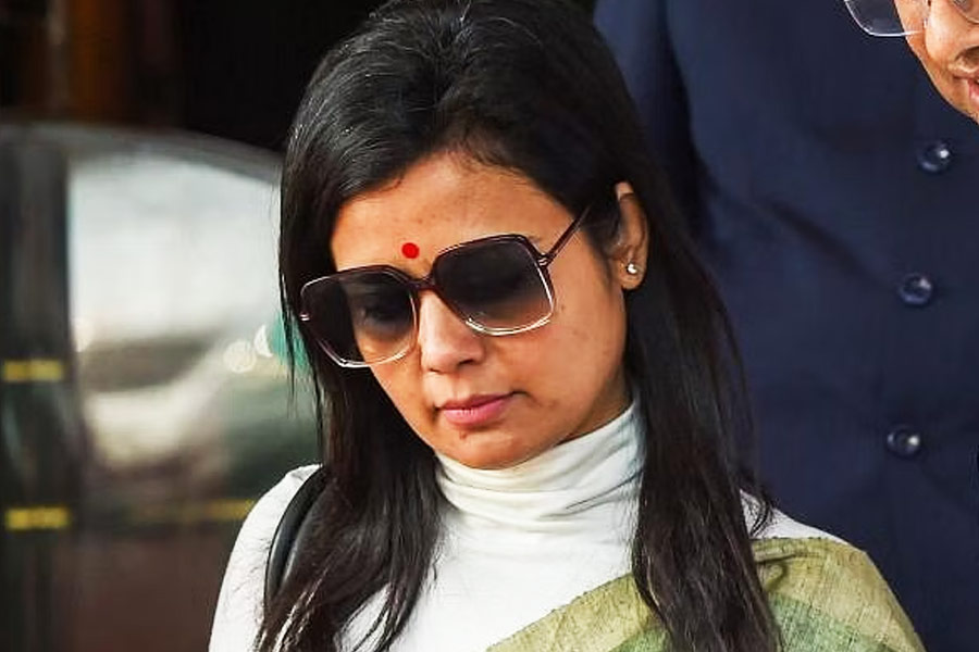 কিন্তু যাঁরা ইতিমধ্যে ওই তিন প্রজাতির কুকুর নিয়ে ফেলেছেন, তাঁদের ক্ষেত্রে কী হবে? পুরসভা জানিয়েছে, ওই পোষ্যদের অবিলম্বে নির্বীজকরণ করতে হবে।