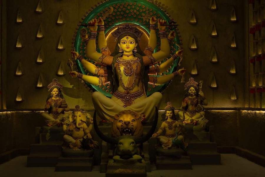 শিবমন্দিরের এ বছরের থিম ‘আগল’।