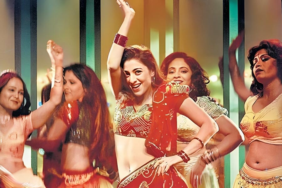 Bar dancers dance in sarees on Ashtami, short dresses on Navami in different bars of Hooghly